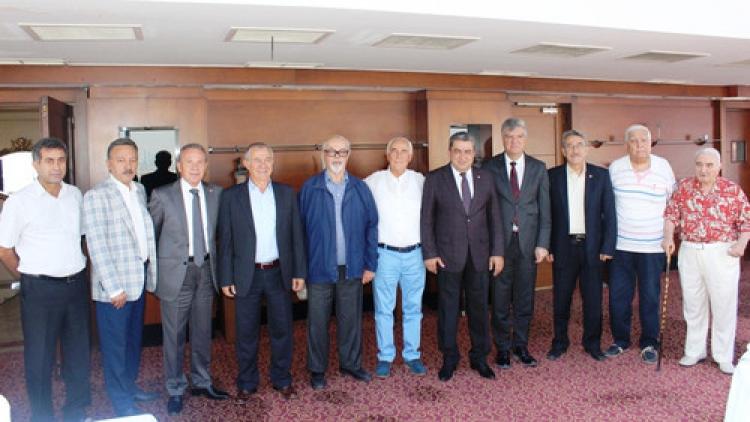 CHP'nin İzmir eski il başkanları toplandı