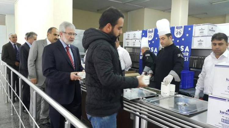 Rektörlüğün çorba oyunu!