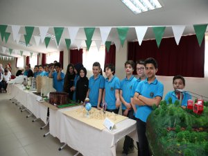 Aktaş'tan genç tasarımcılara ziyaret