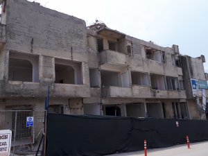 Mustafakemalpaşa'da yıkıma başlandı