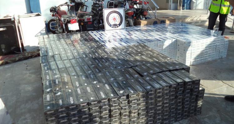 PKK'ya yardım suçu işleyen şahsın aracında 28 bin paket kaçak sigara bulundu