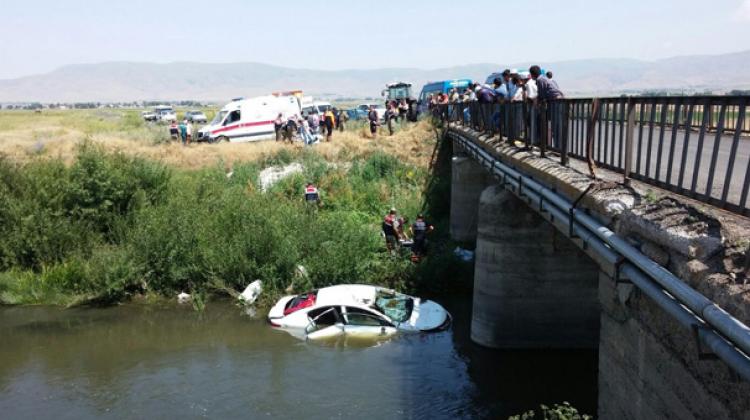 Otomobil Karasu Nehri’ne uçtu: 6 ölü