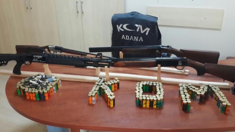 Adana’da 9 tabanca ve 50 otomatik av tüfeği ele geçirildi
