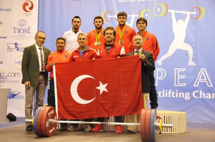 Halterciler, Litvanya'da 3 altın, 1 gümüş ve 2 bronz madalya daha kazandı