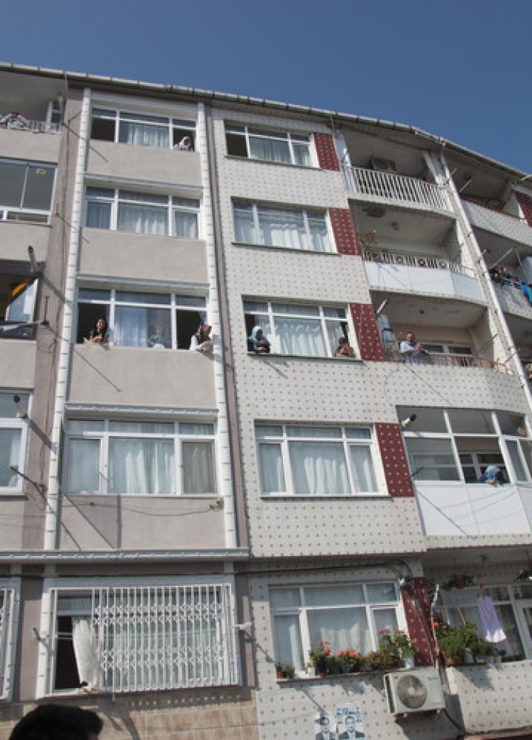 Davutoğlu, okuduğu ilkokulu ziyaret etti