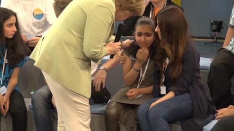 Merkel, Filistinli mülteci kızı ağlattı