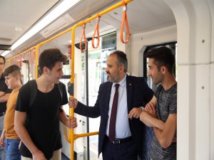 Başkan Aktaş metroya bindi!