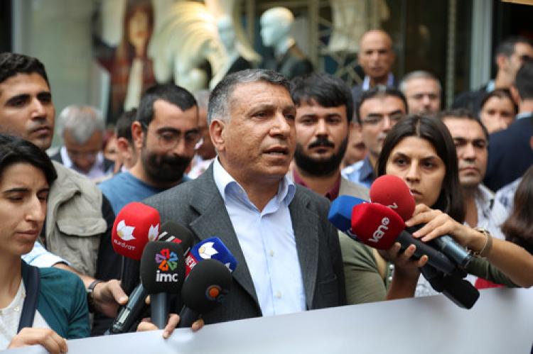 Gazeteciler, baskı ve saldırıları protesto etti