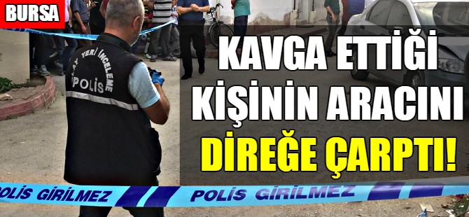 Bursa'da aracı direğe çarptı!