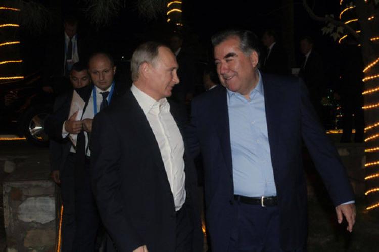 Rahman, Putin'in buz hokey maçını izledi