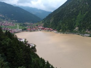 Uzungöl renk değiştirdi