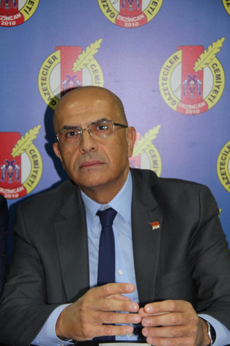 'Operatörler, dijital platformlar, kendilerini hakim, savcı yerine koyuyor'