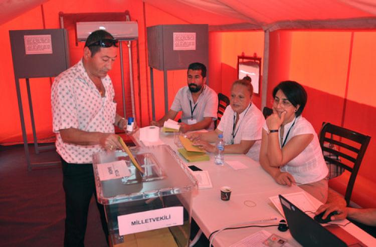 1 Kasım seçimleri için KKTC'de oy verme işlemi başladı
