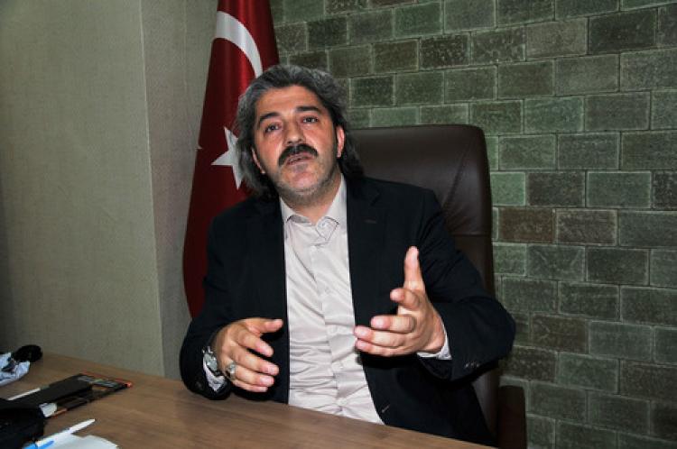 Aktif-Sen okullarda kravatsız, serbest kıyafet eylemi yapıyor
