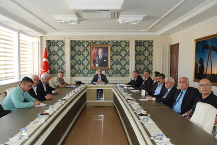 Siyasi partiler halkın huzurunu bozmamaya özen gösterecek