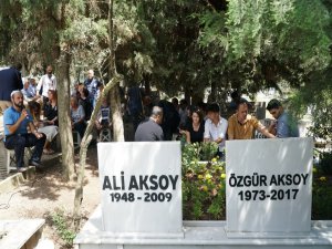 Avukat Aksoy mezarı başında anıldı