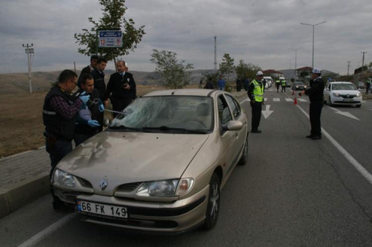 Otomobilin altında can verdi