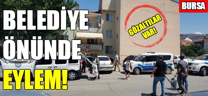 Belediye önünde eyleme gözaltı