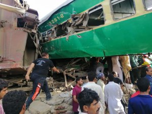 Pakistan'daki tren kazası