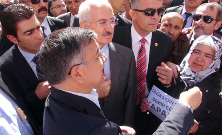 Meclis Başkanı Yılmaz'a işçilerden tepki