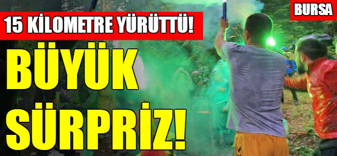 Doğa yürüyüşünde sürpriz evlenme teklifi