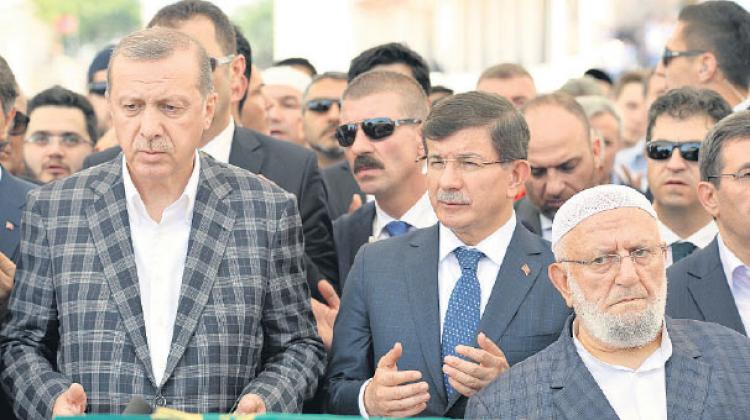 Nar’ın cenazesinde birlikte saf tuttular