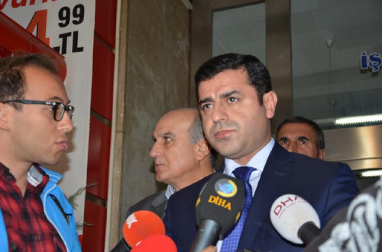 "Bize parmak sallayarak konuşmak haddine değil"