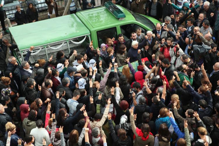 Sarıgül Tüylü göz yaşları arasında defnedildi