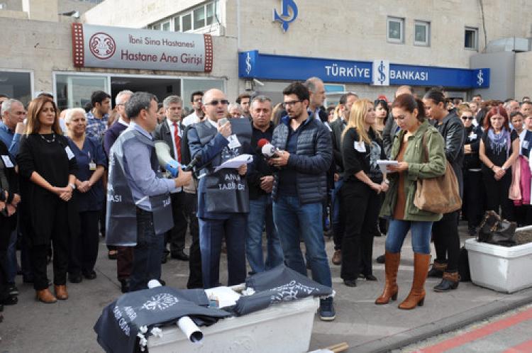 Saldırıda ölenler için patlama saatinde hastanelerde saygı duruşu yapıldı