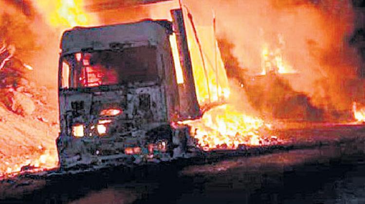 PKK çekici yaktı