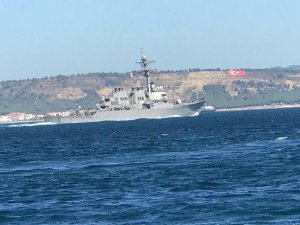 Savaş gemisi Çanakkale Boğaz'ından geçti!