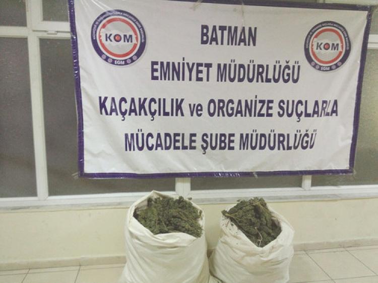 Emniyetin takibe aldığı araçtan 22,2 kilo esrar ele geçirildi