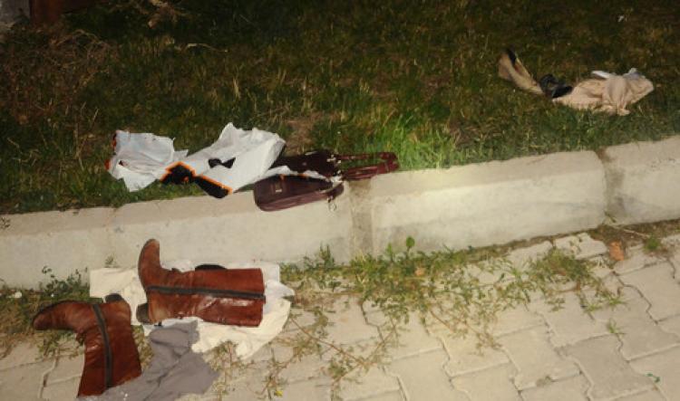 Şüpheli poşetten bayan giysisi ve çizmesi çıktı