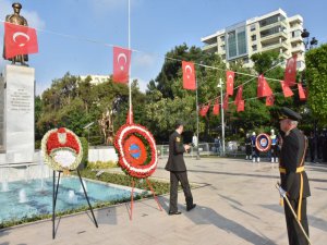 Adana’da 30 Ağustos töreninde çelenk krizi