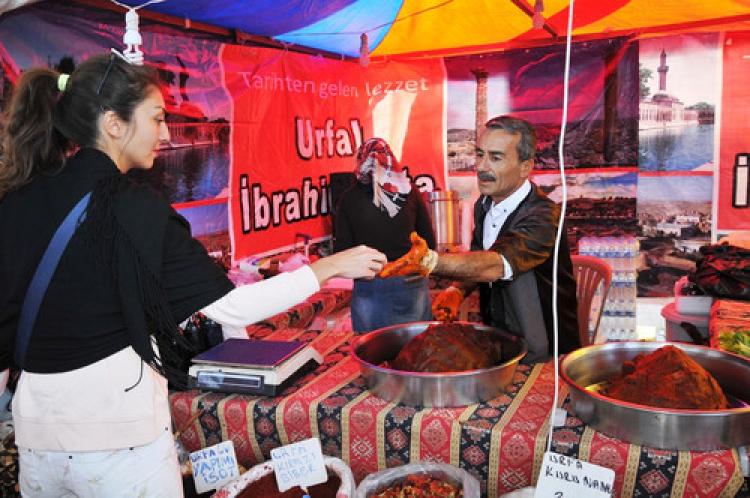 Buzlu çiğ köfte ile soğuk algınlığına meydan okuyor