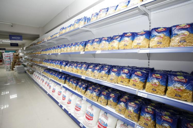 İhtiyaç sahiplerine ‘Halk Market’ten alışveriş imkanı