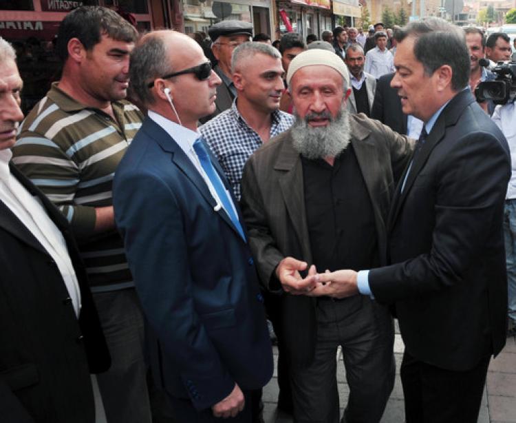 Bağımsız aday Kayalar'a, eski bakanlardan destek