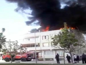 Bursa'da dört katlı bina alev alev yandı
