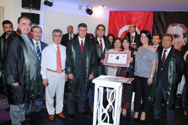 Stajını tamamlayan avukatlar ruhsatlarını aldı
