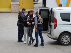Eniştesini öldürdü