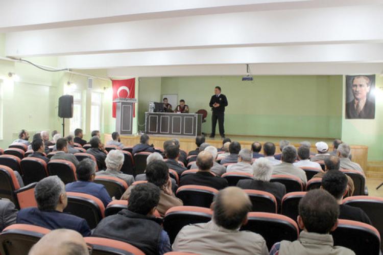 Servis şoförlerine seminer verildi