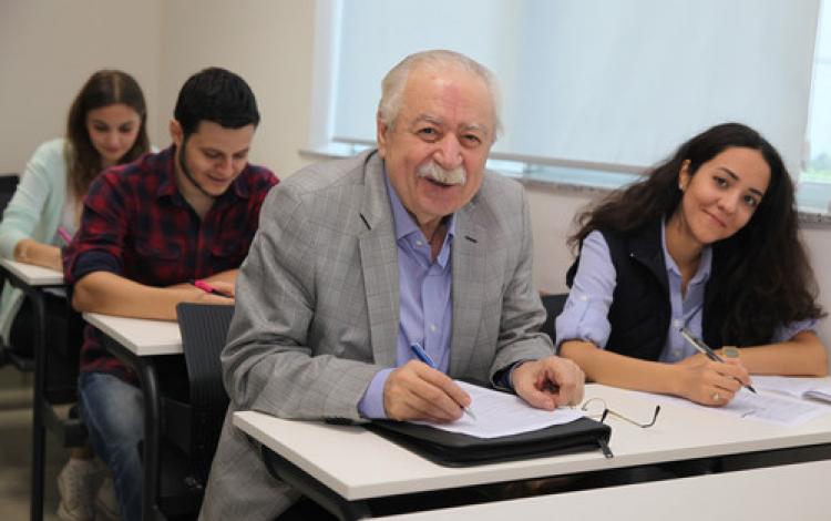 Torunuyla aynı üniversitede eğitim görüyor