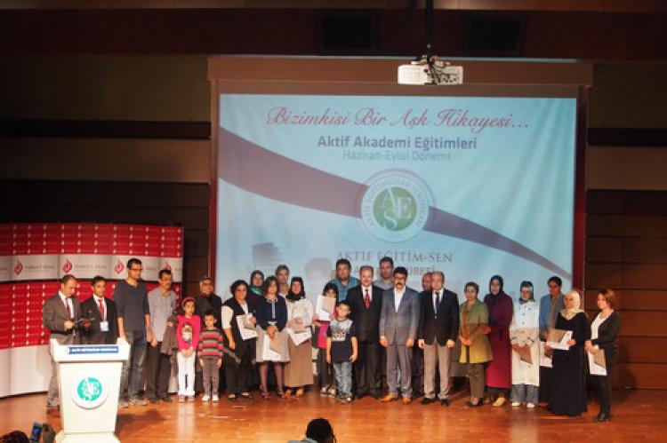 Aktif Eğitim-Sen, eğitimcilere sertifika verdi