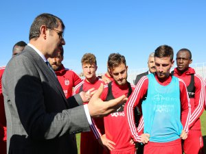 Vali'den Sivasspor'a ziyaret