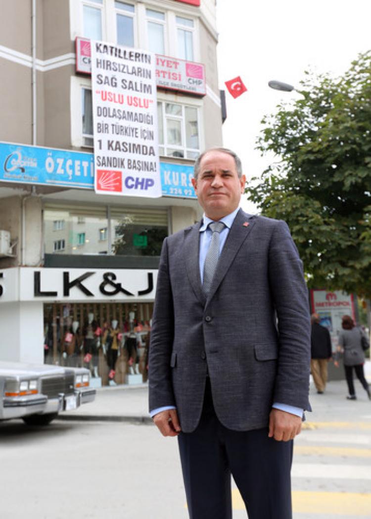 CHP ile AK Parti arasında afiş krizi