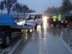 Bursa'da yağmurla gelen kaza!