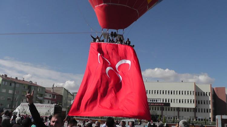 MHP'den balonlu seçim çalışması