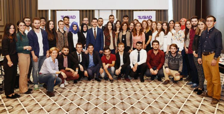 TÜSİAD Başkanı, gençlerle bir araya geldi