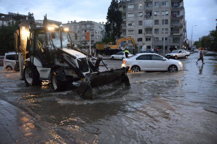 Antalya şiddetli yağışa teslim