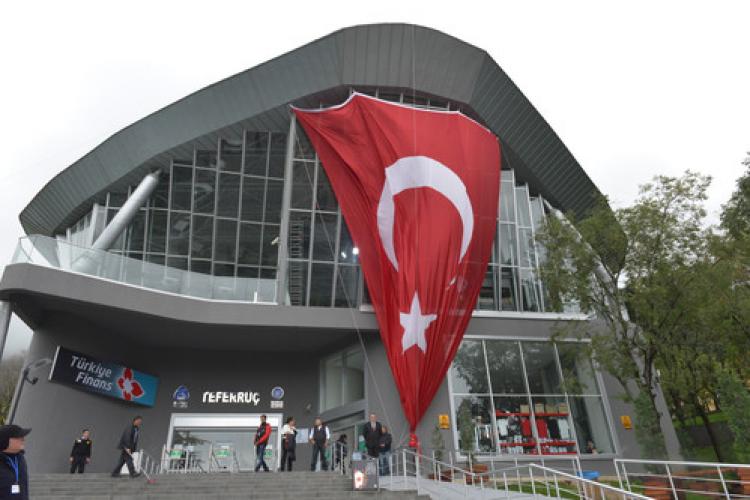Bayrakla gelene teleferik bedava